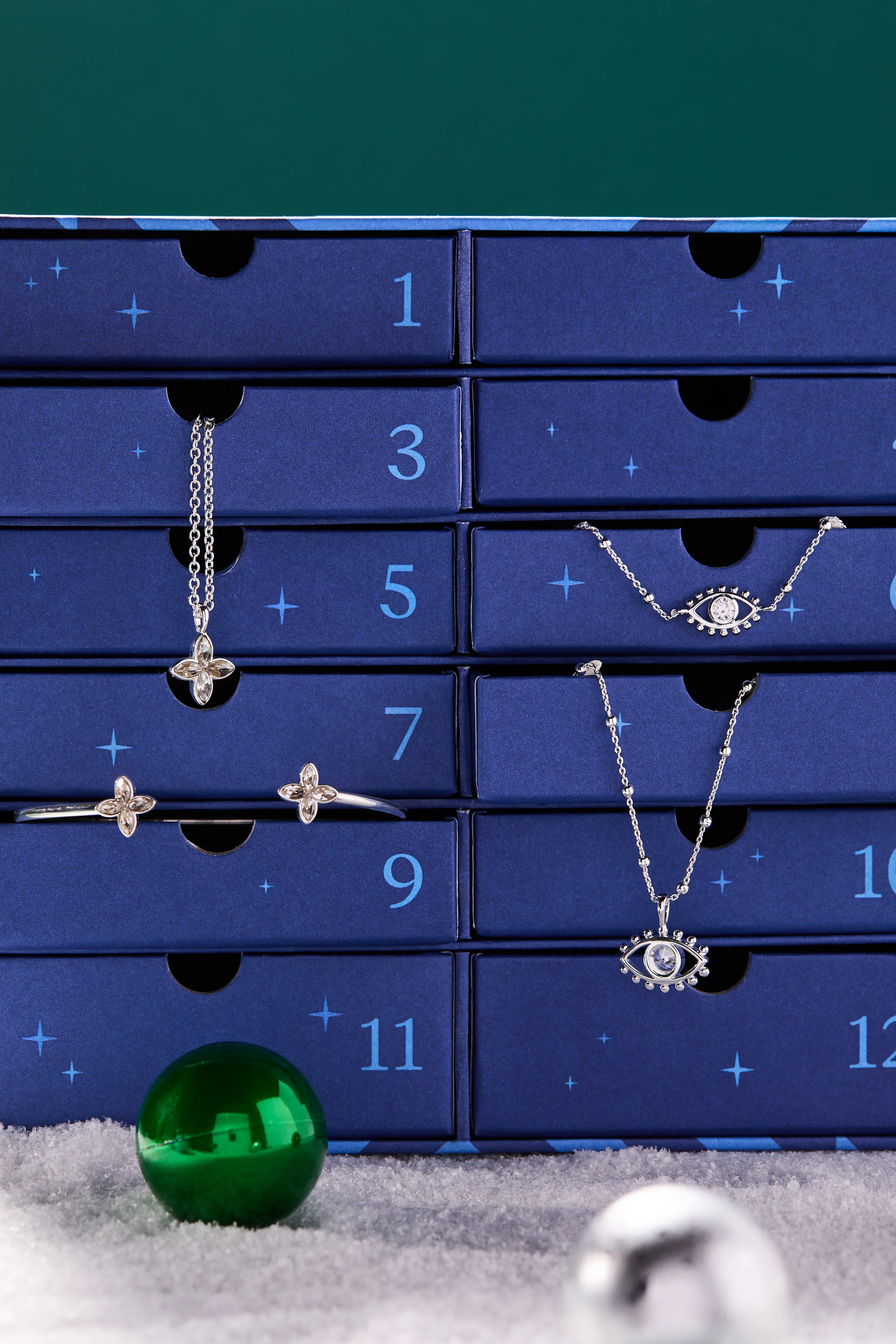 '12 Pieces of Magic' Grand Gift Box - Image 2