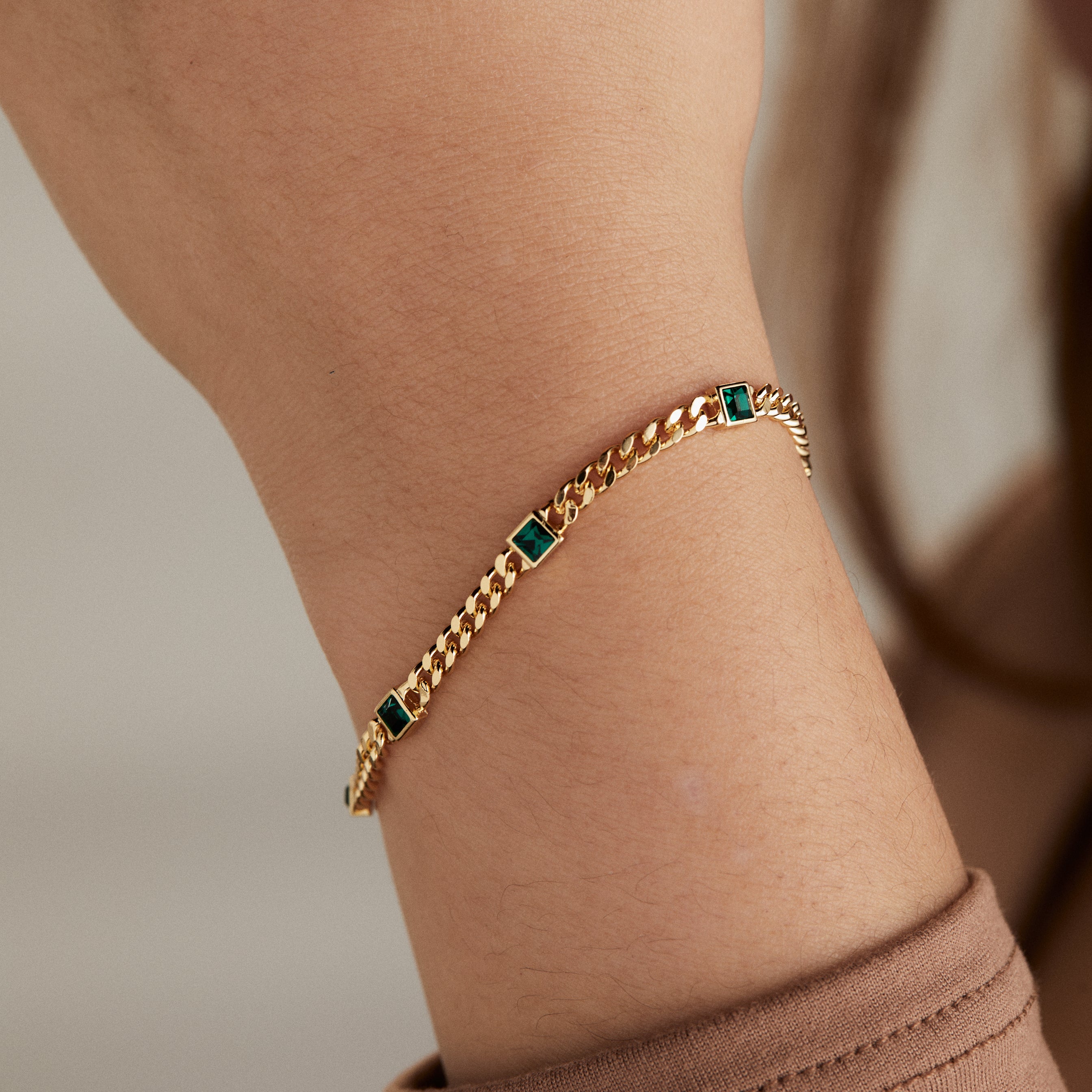 May Birthstone Emerald Curb Chain Bracelet - Image 4
