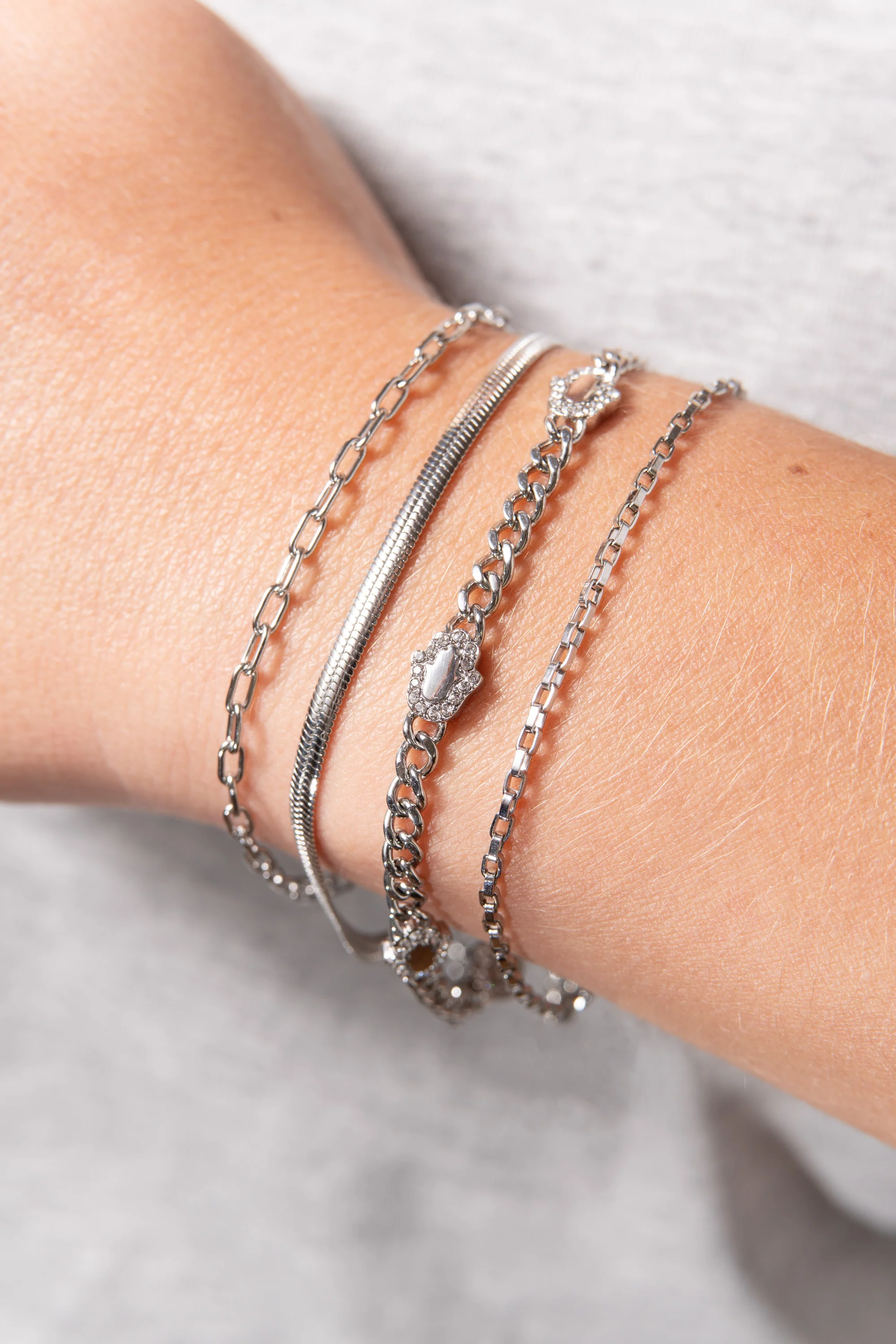 Hamsa Curb Chain Bracelet - Image 4