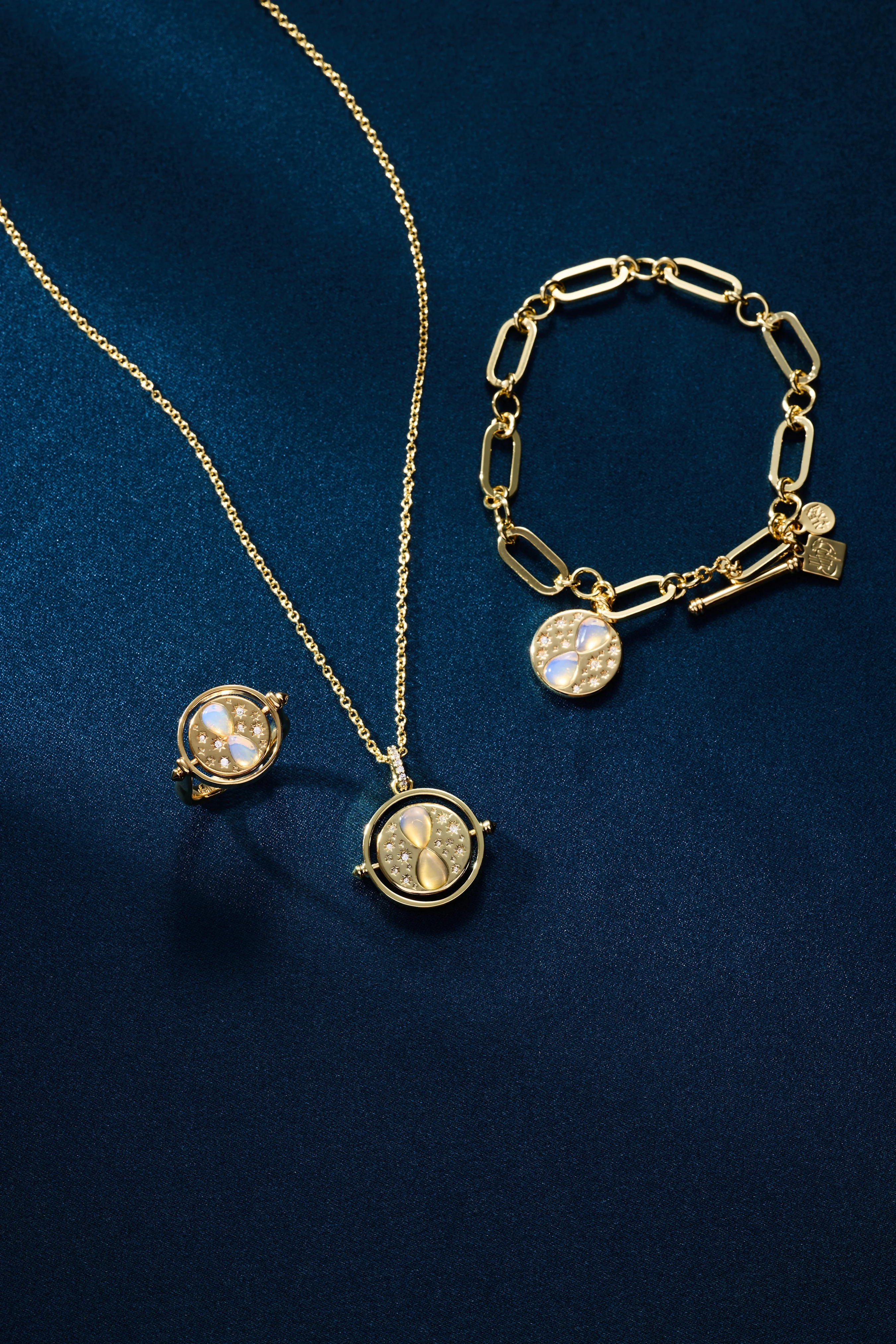 Harry Potter⢠Time Turner Toggle Bracelet - Image 6