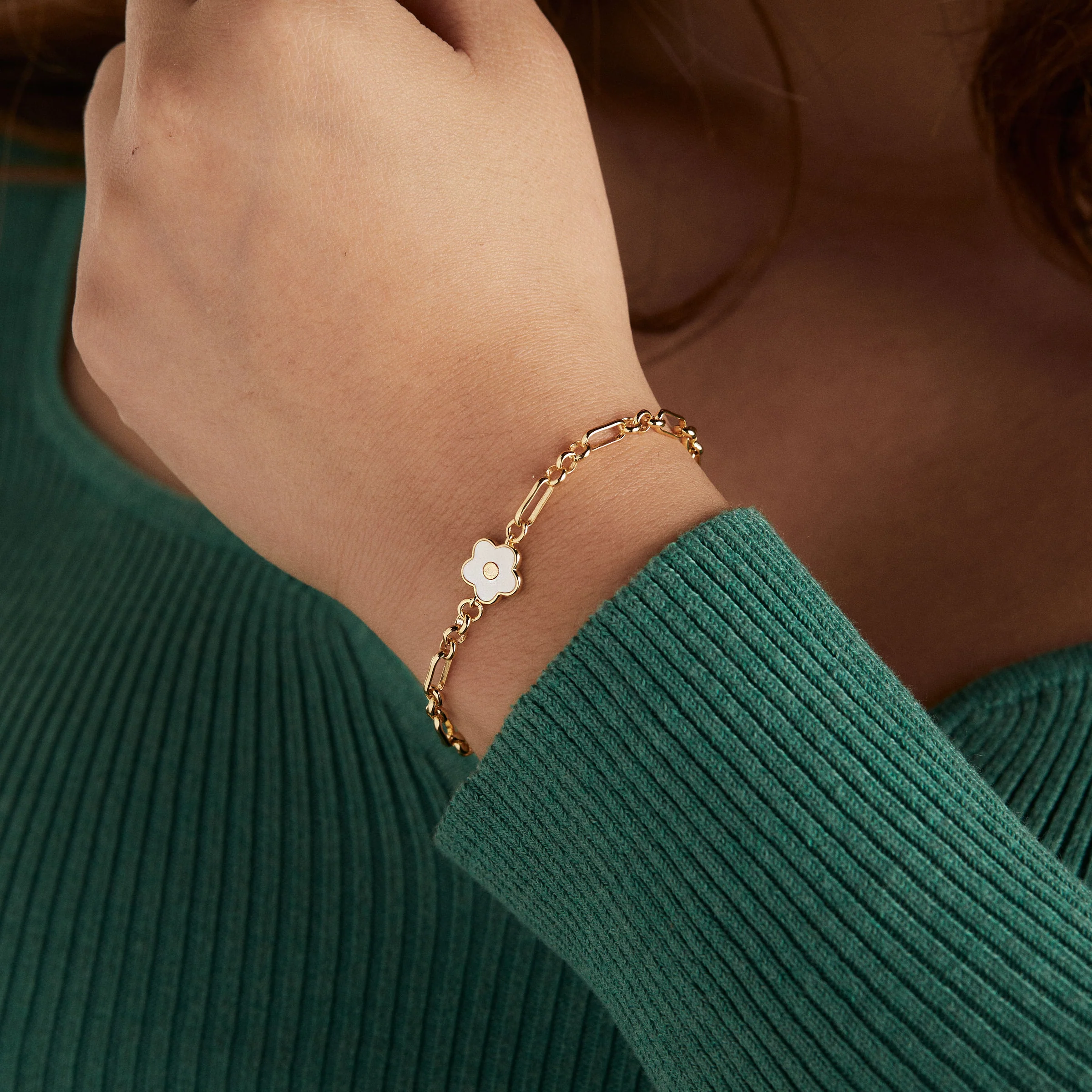 Mother Of Pearl Daisy Charm Chain Bracelet - Image 2