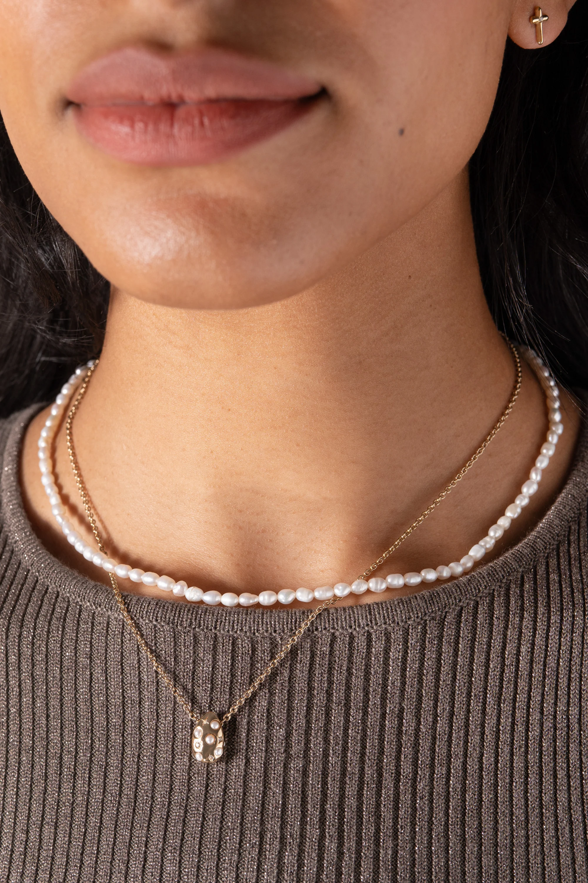 Pearl and Crystal Pendant Necklace - Image 3