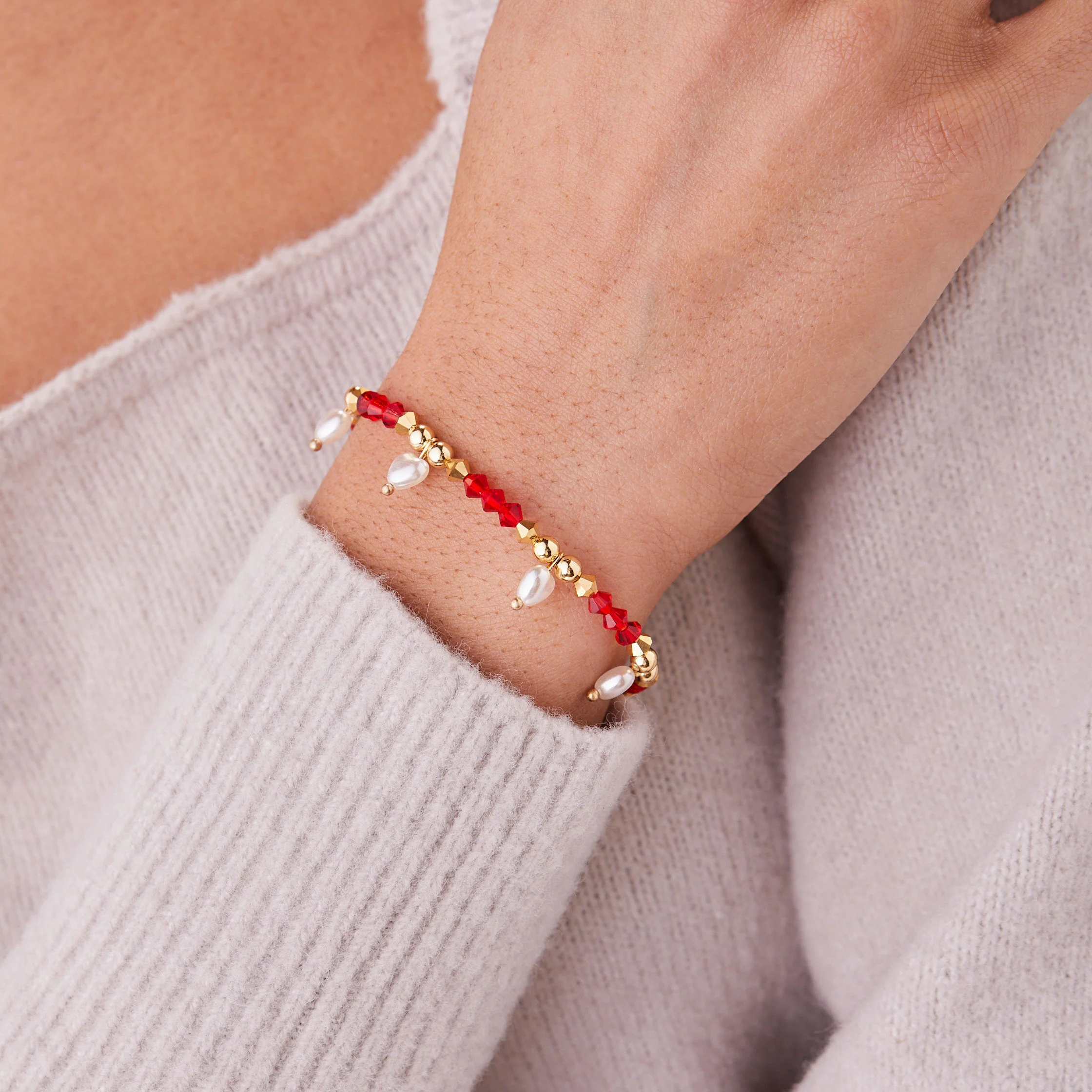 Pearl Hearts Stretch Bracelet - Image 4