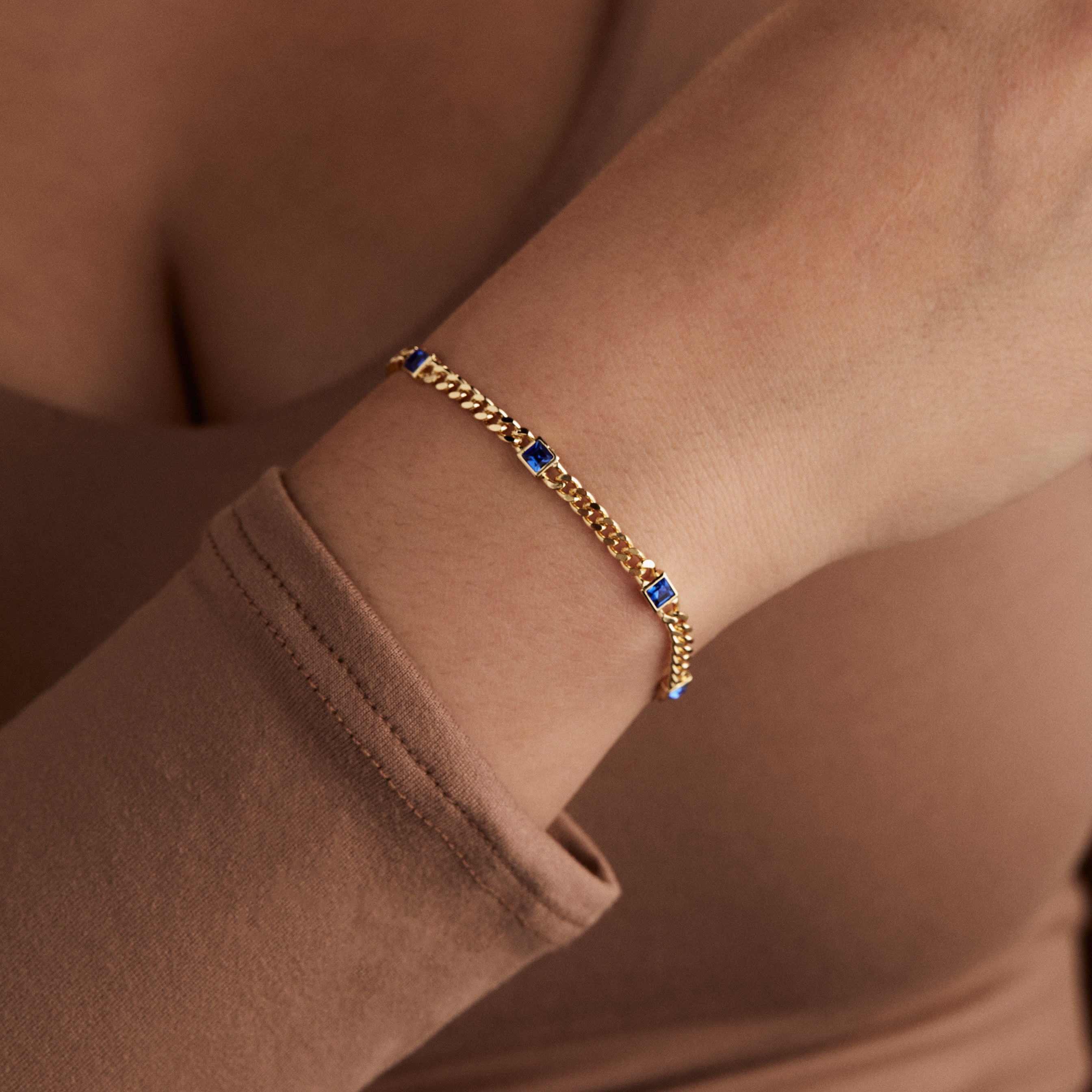 September Birthstone Sapphire Curb Chain Bracelet - Image 5